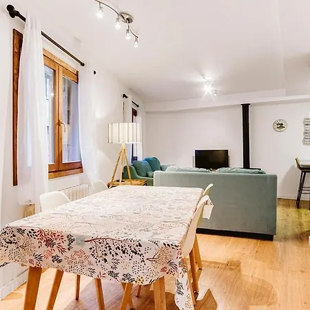 Edelweiss Wifi 5 Pax Acogedora Apartment *